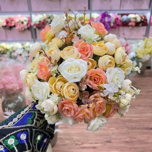  دلا سنگ هزار رنگ همش حیله و نیرنگ وفا کو تو دلها