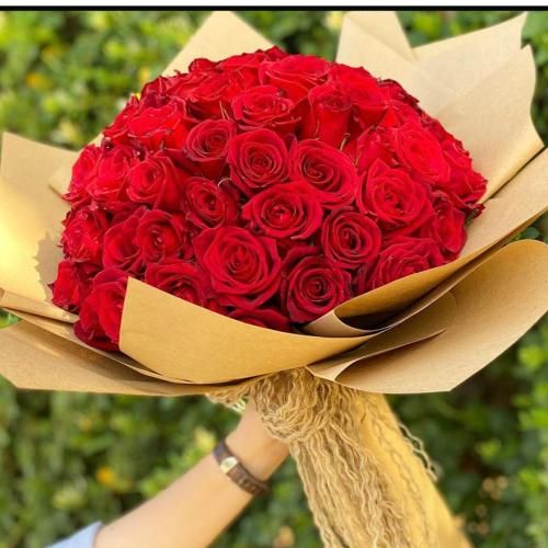  عشق تو دیوونم کرده بی آشیونم کرده ناز تو نازنین و ورد زبونم