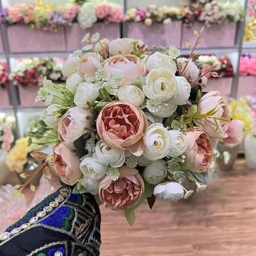  باز میخوام گریه کنم ای دل چشمامو یاری کن اشکامو