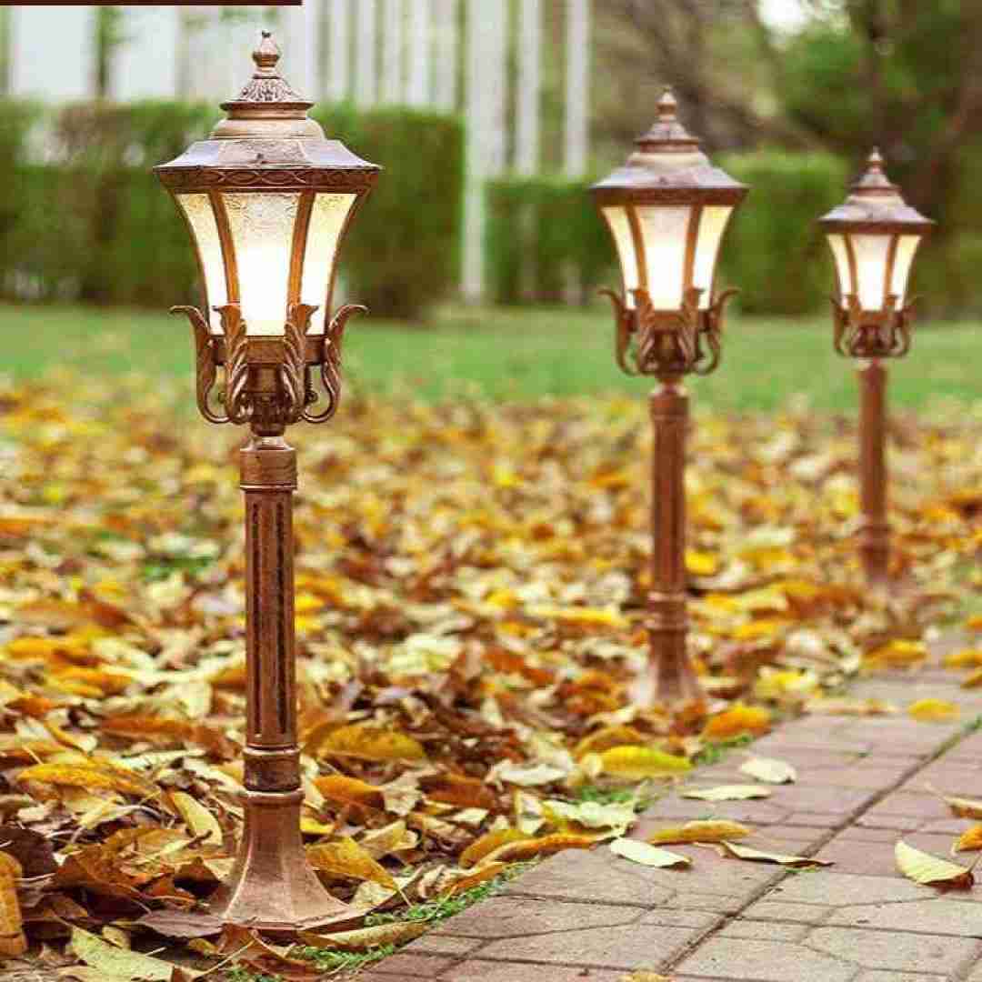  یه قلب لرزون دو چشم گریون توی غربت می مونه
