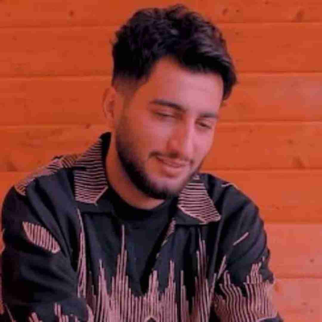 علیرضا باباجانی آخه تو چنی قشنگی مثل تو مادر نزاید