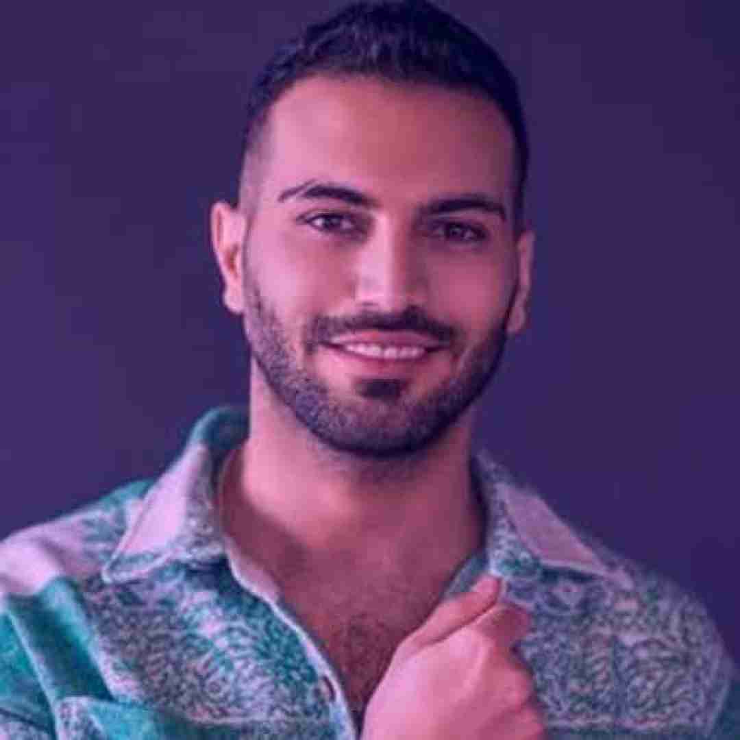 کیوان هی میزنن تو سرم عین تو بی احساسن