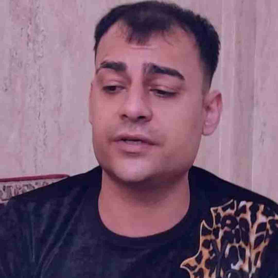 روح الله کرمی گشتی عکسیلد و ناو ای شاره دس و دسه