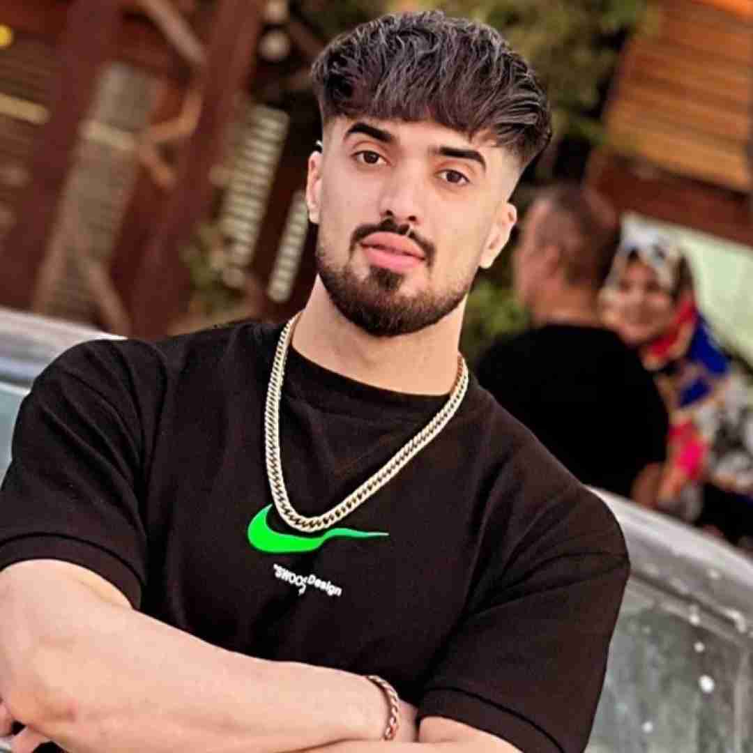 علی رستمیان با اینکه از تو بد میگفتن ولی باز عاشقت شدم