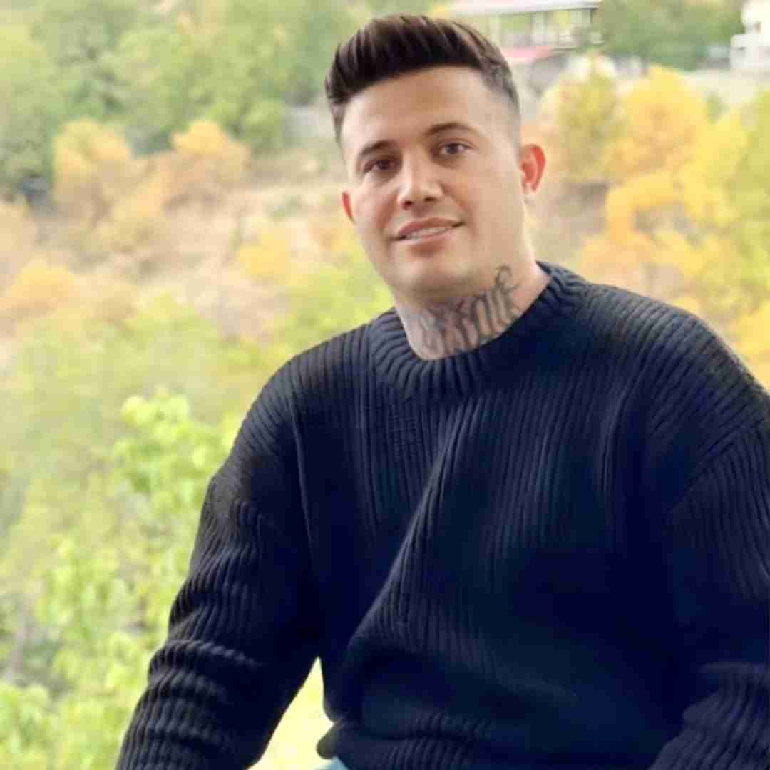 علی احمدیانی چشام برات پر میزدن تو که برام پر پر شدی