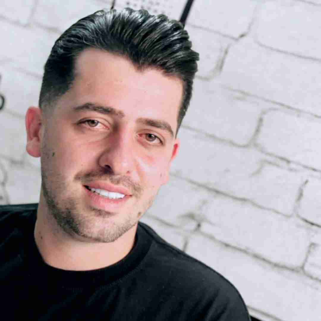 علی اندواری مو‌ حنایی
