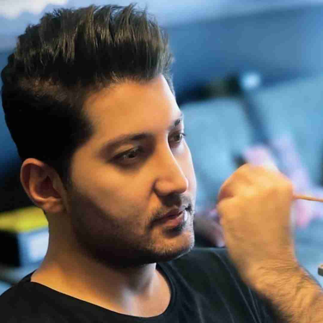 علی عباسی زدی زل منو هول کردی تو دلم یهو‌ گل کردی