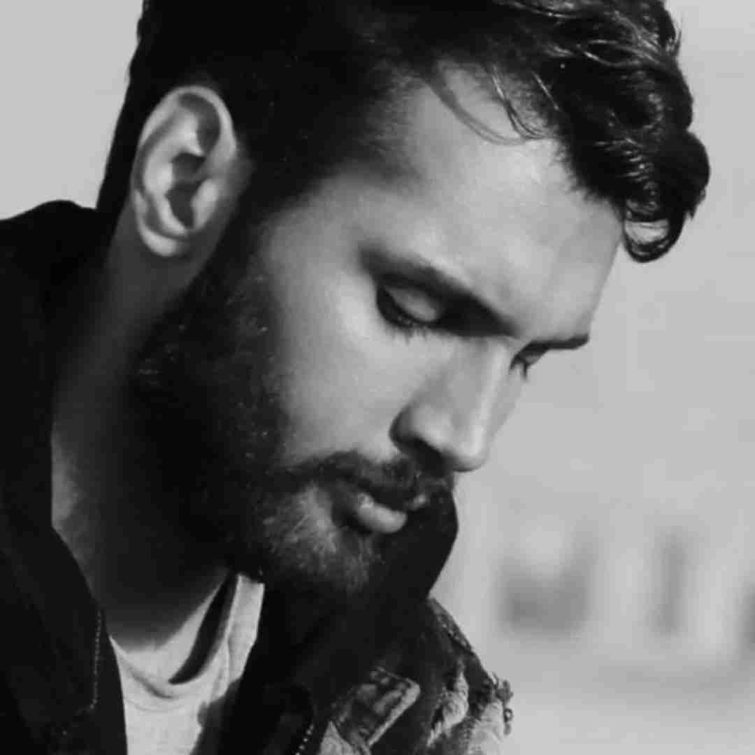 محمد منصورپور دختر دربار