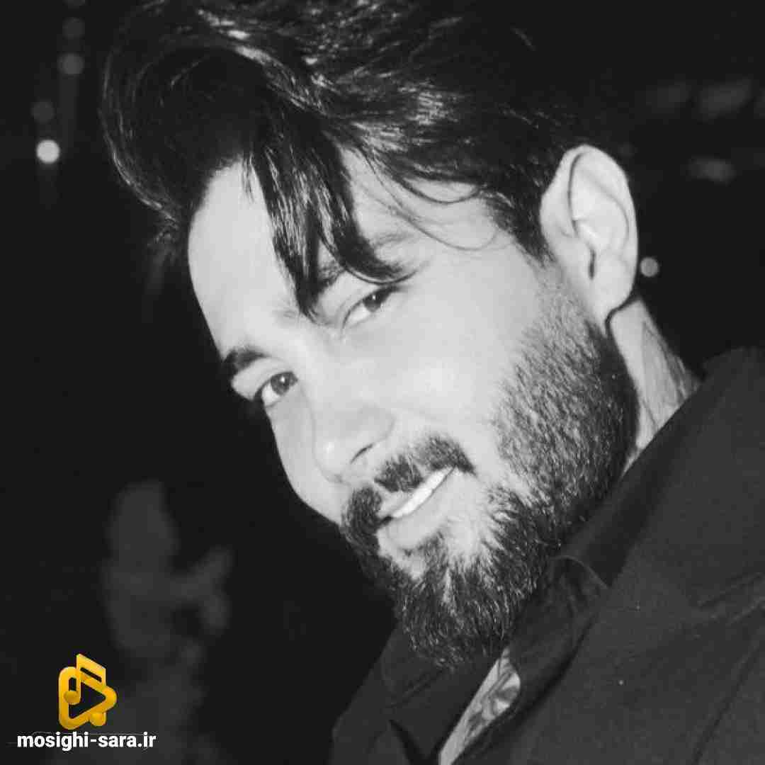 امیر اکبری میگم تموم شاعرا برای تو غزل بگن