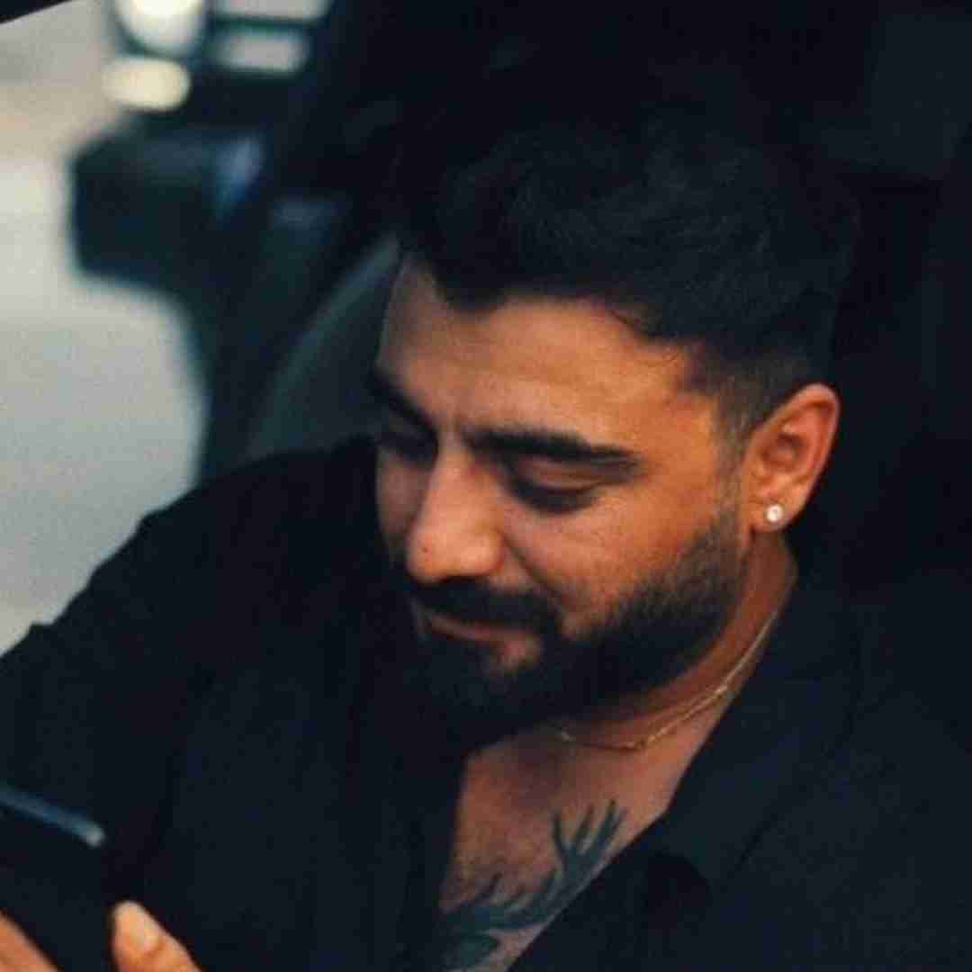 دانلود آهنگ پام رو پدل گازه زدم تو دل جاده رفتم از رامین تجنگی