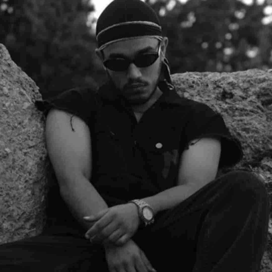 طاهاس منم هر بار شکست دلم قاب عکسات شکستن