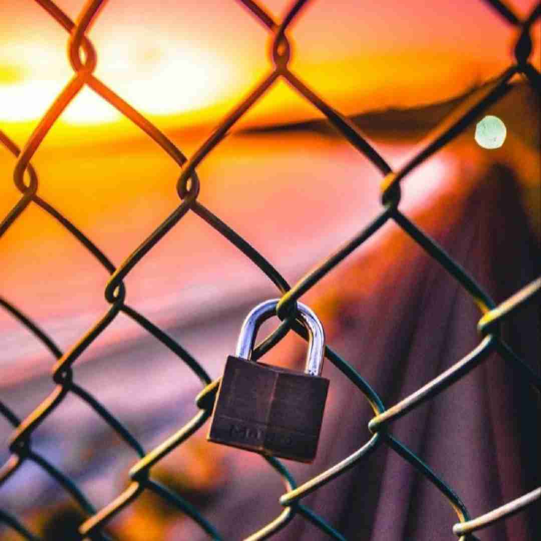 دانلود آهنگ بهت گفتم بری نمیگیرم جلو راتو اصلا من