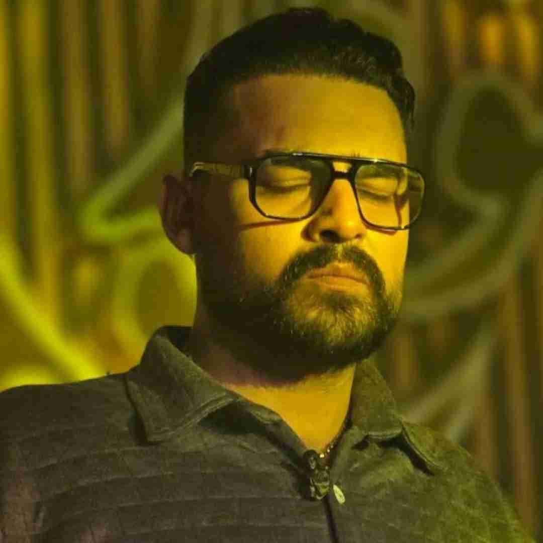 دانلود آهنگ مه عزادار خومم جنازم ها قورسان از روح الله کرمی